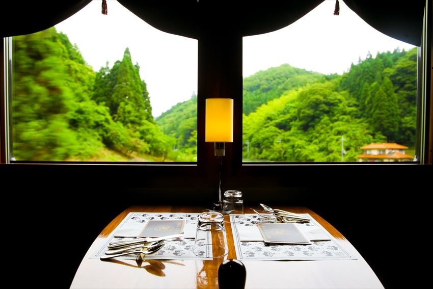 行駛在「大海的京都」的用餐空間：丹後黑松號